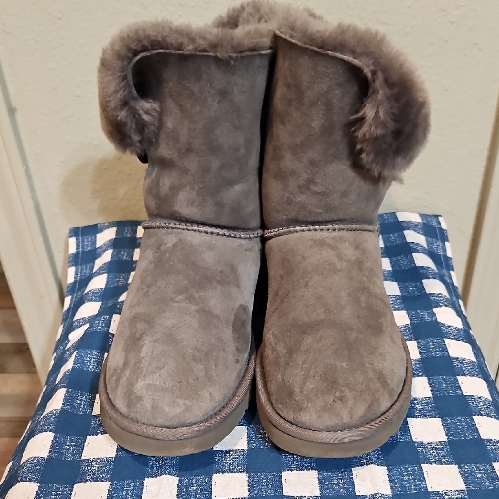 💥Reduced💥UGG Gray Winter Boots with Cozy Plush Trim 010